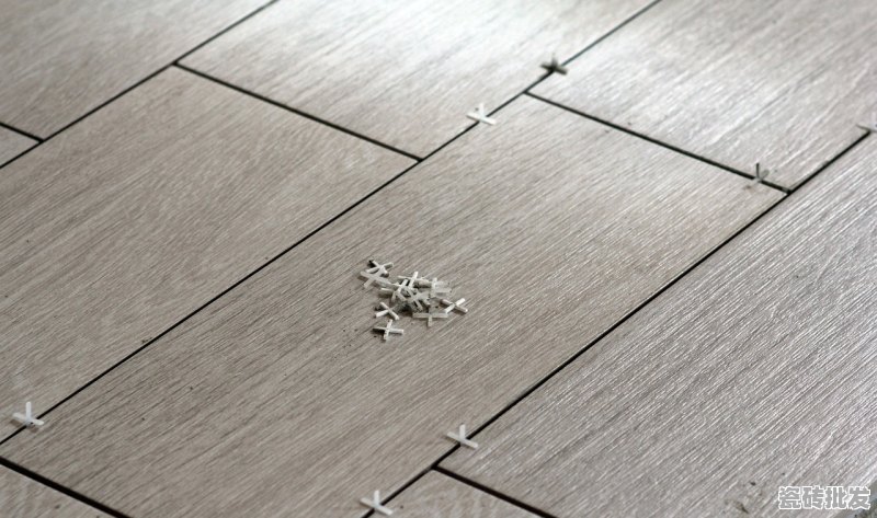 我想问一下咱们家里地板砖旧了怎样翻新,什么是翻新瓷砖 - 优质瓷砖批发网