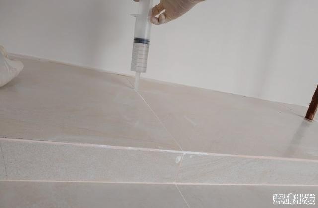 多功能泡泡清洁剂能喷地面砖吗 - 优质瓷砖批发网