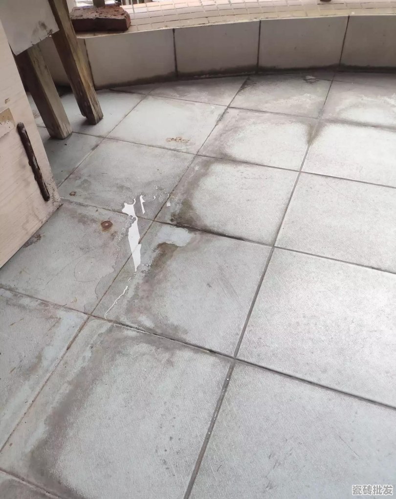阳台下雨墙瓷砖渗水怎么办呢 - 优质瓷砖批发网
