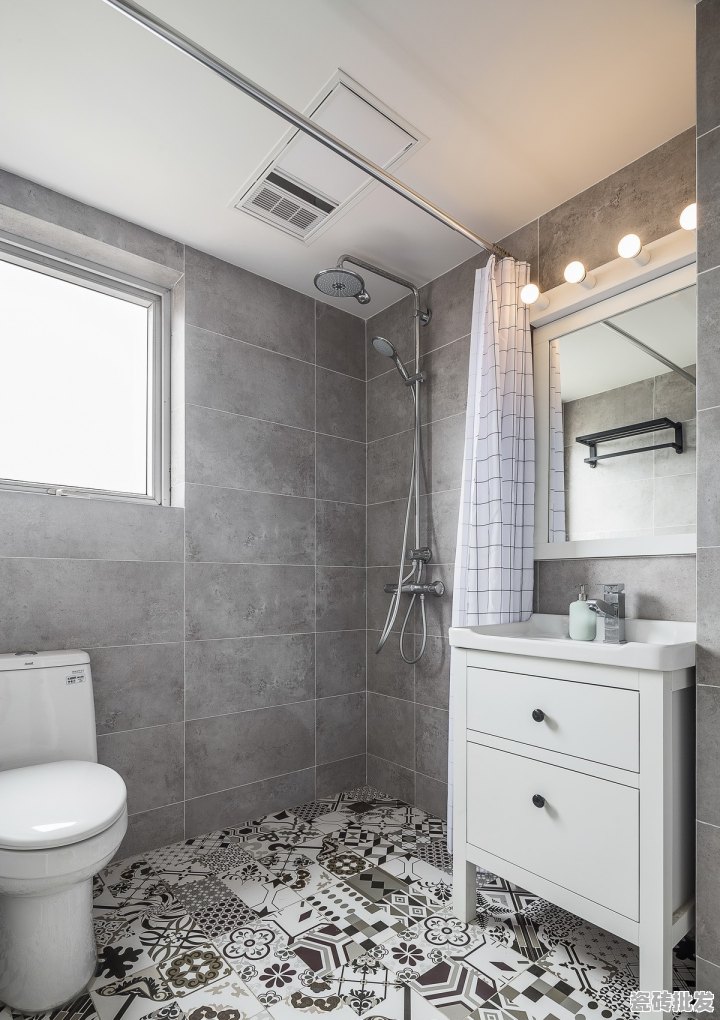 卫生间淋浴区地面用石材还是瓷砖 - 优质瓷砖批发网